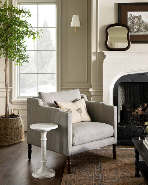 White Elegant Lounge Chair